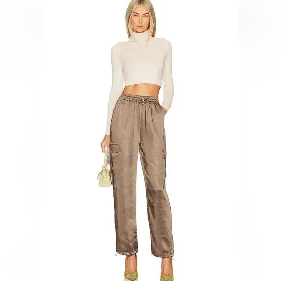 Superdown Rita Cargo Pants Olive green satin track jogger pull on Revolve NWT - Picture 2 of 11